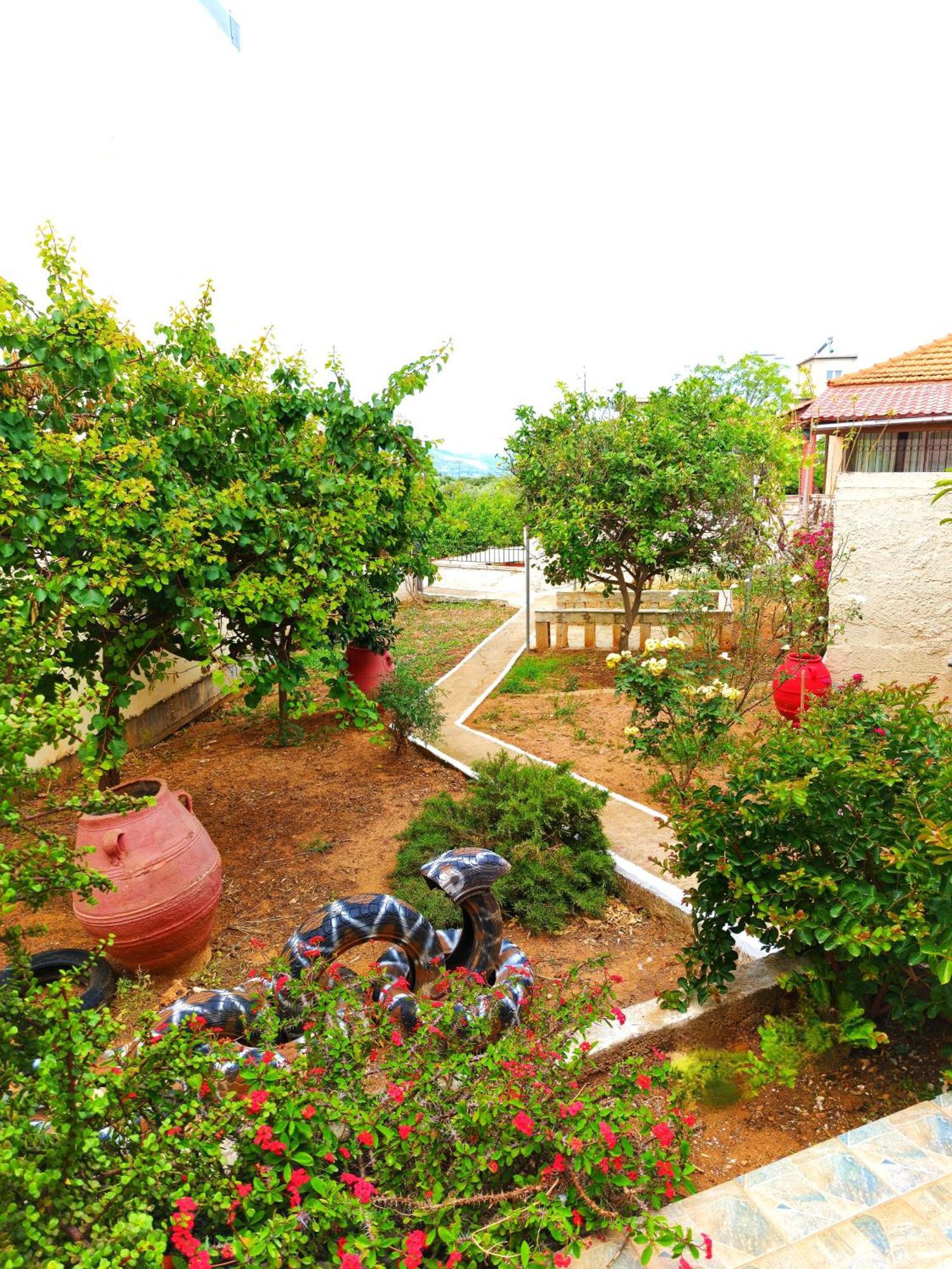 Village House With A Nice Garden Stérnai Cameră foto